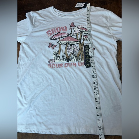 Juniors XL Long Sleeve Graphic T Shirt - Picture 9 of 15